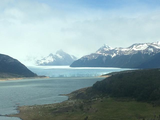 Tras una veintena de curvas, el Glaciar Perito Moreno se deja ver por fin