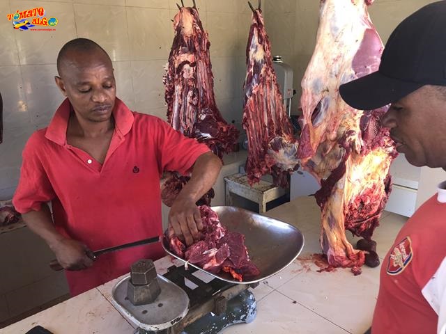 Boco comprando carne en Marangú village